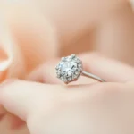 Detailed image of a halo suzadetuviu ziedas showcasing sparkling diamonds in a refined setting,